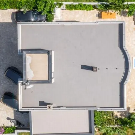 Pansiyon With Pool Pula