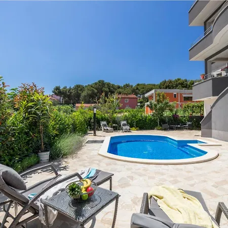 Pansiyon With Pool